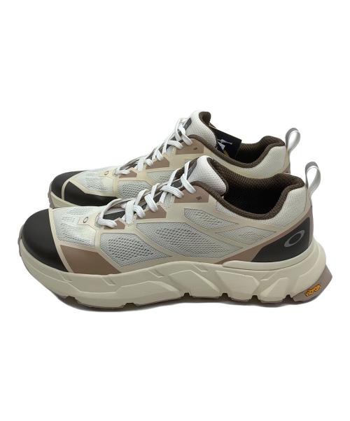 OAKLEY（オークリー）OAKLEY (オークリー) スニーカー ベージュ サイズ:28 未使用品の古着・服飾アイテム