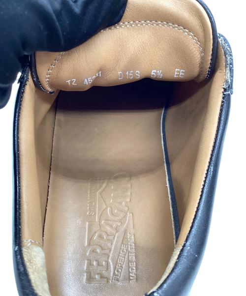 Salvatore Ferragamo（サルヴァトーレ フェラガモ）Salvatore Ferragamo (サルヴァトーレ フェラガモ) ローカットスニーカー ホワイト×ブラック サイズ:5 1/2の古着・服飾アイテム