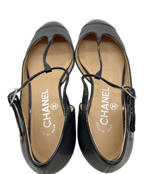 CHANEL（シャネル）CHANEL (シャネル) ストラップパンプス グレー×ブラック サイズ:351/2の古着・服飾アイテム