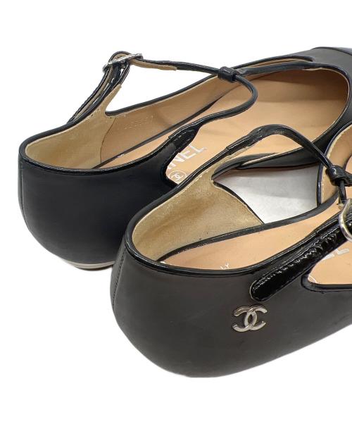 CHANEL（シャネル）CHANEL (シャネル) ストラップパンプス グレー×ブラック サイズ:351/2の古着・服飾アイテム