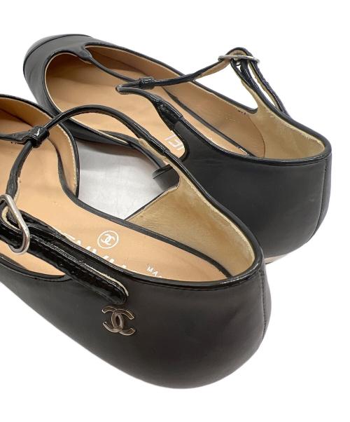 CHANEL（シャネル）CHANEL (シャネル) ストラップパンプス グレー×ブラック サイズ:351/2の古着・服飾アイテム