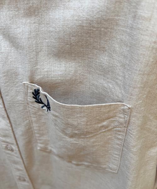 FRED PERRY（フレッドペリー）FRED PERRY (フレッドペリー) 長袖シャツ ベージュ サイズ:Mの古着・服飾アイテム