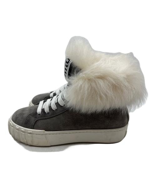 MIU MIU（ミュウミュウ）MIU MIU (ミュウミュウ) ファー付スニ-カー グレー サイズ:35 1/2の古着・服飾アイテム