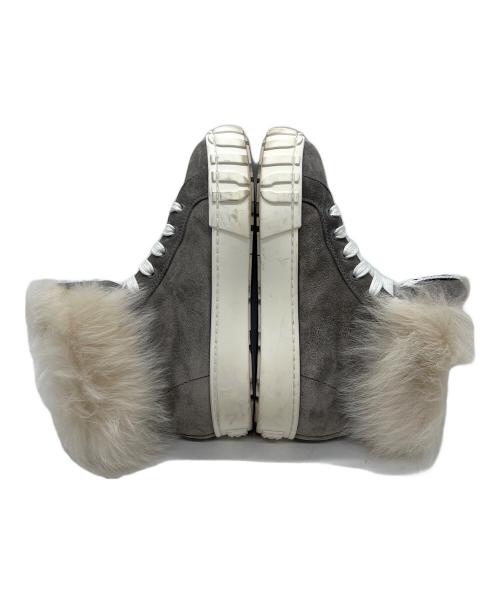 MIU MIU（ミュウミュウ）MIU MIU (ミュウミュウ) ファー付スニ-カー グレー サイズ:35 1/2の古着・服飾アイテム