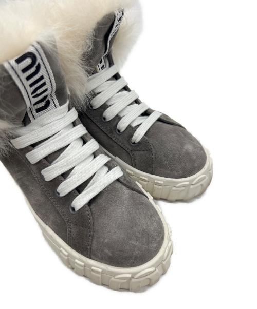 MIU MIU（ミュウミュウ）MIU MIU (ミュウミュウ) ファー付スニ-カー グレー サイズ:35 1/2の古着・服飾アイテム