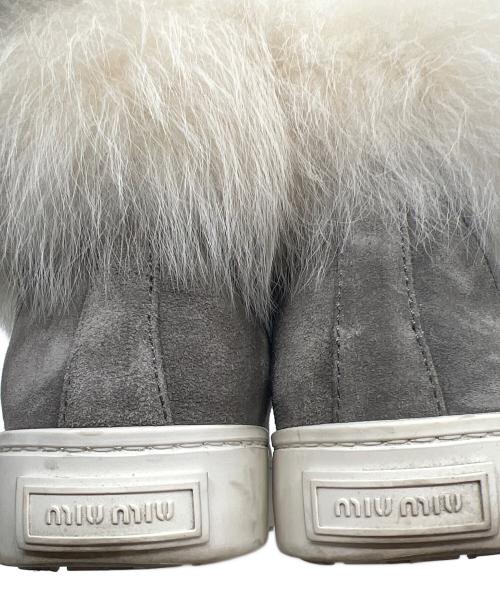 MIU MIU（ミュウミュウ）MIU MIU (ミュウミュウ) ファー付スニ-カー グレー サイズ:35 1/2の古着・服飾アイテム