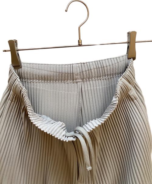 HOMME PLISSE ISSEY MIYAKE（オム プリッセ イッセイ ミヤケ）HOMME PLISSE ISSEY MIYAKE (オム プリッセ イッセイ ミヤケ) イージーパンツ ライトグレー サイズ:2の古着・服飾アイテム