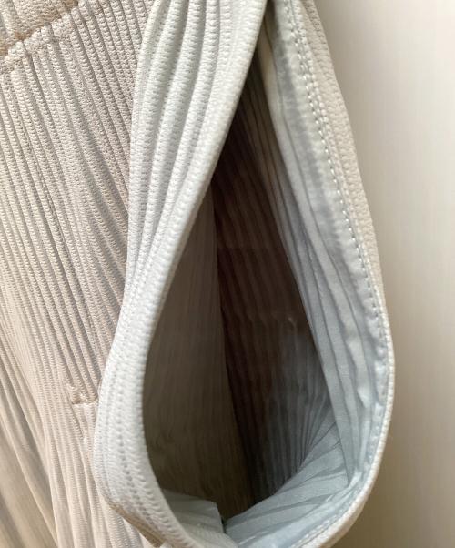 HOMME PLISSE ISSEY MIYAKE（オム プリッセ イッセイ ミヤケ）HOMME PLISSE ISSEY MIYAKE (オム プリッセ イッセイ ミヤケ) イージーパンツ ライトグレー サイズ:2の古着・服飾アイテム