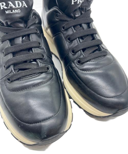 PRADA（プラダ）PRADA (プラダ) ローカットスニーカー ブラック サイズ:8の古着・服飾アイテム
