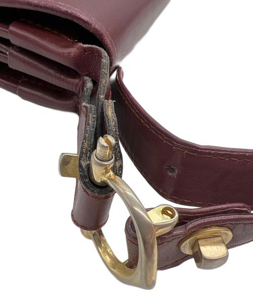 must de cartier（マストドゥカルティエ）must de cartier (マストドゥカルティエ) フラップショルダーバッグ ボルドーの古着・服飾アイテム