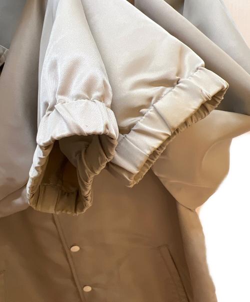 maison kitsune（メゾンキツネ）maison kitsune (メゾンキツネ) NBA (エヌビーエー) コーチジャケット ベージュ サイズ:Lの古着・服飾アイテム