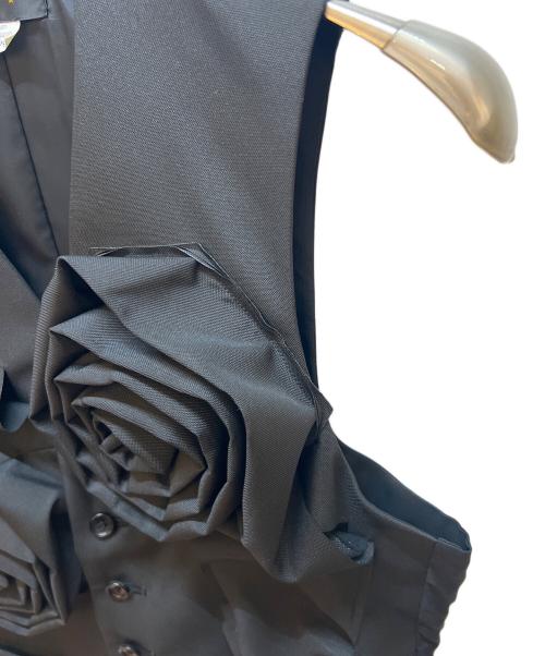 COMME des GARCONS（コムデギャルソン）COMME des GARCONS (コムデギャルソン) ドッキングフラワーベスト ブラック サイズ:Ｓの古着・服飾アイテム