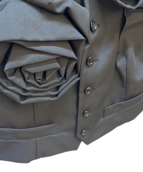 COMME des GARCONS（コムデギャルソン）COMME des GARCONS (コムデギャルソン) ドッキングフラワーベスト ブラック サイズ:Ｓの古着・服飾アイテム