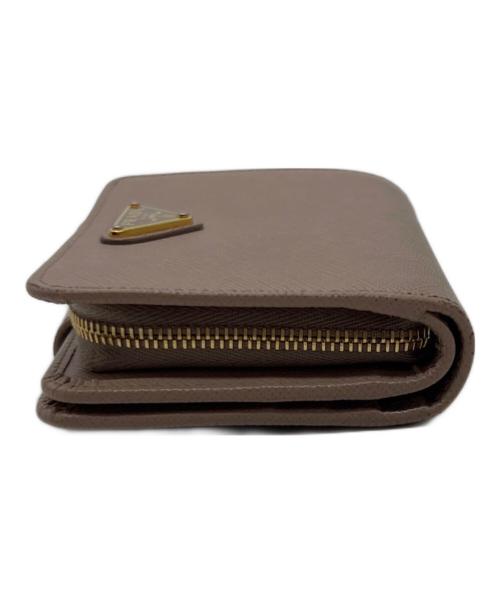 PRADA（プラダ）PRADA (プラダ) 2つ折り財布 ベージュの古着・服飾アイテム