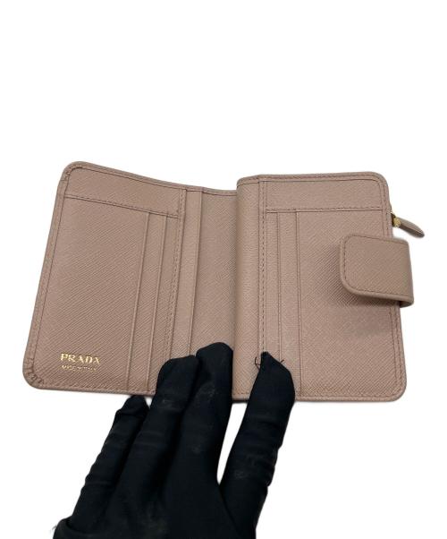 PRADA（プラダ）PRADA (プラダ) 2つ折り財布 ベージュの古着・服飾アイテム