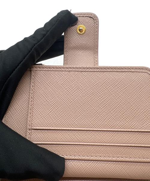 PRADA（プラダ）PRADA (プラダ) 2つ折り財布 ベージュの古着・服飾アイテム