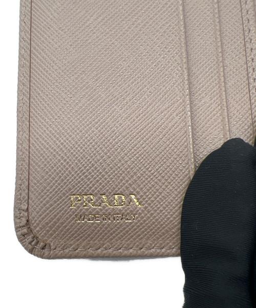 PRADA（プラダ）PRADA (プラダ) 2つ折り財布 ベージュの古着・服飾アイテム