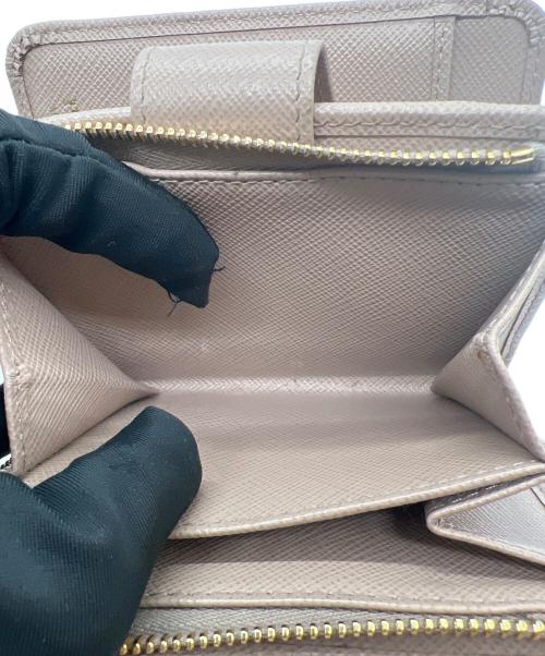 PRADA（プラダ）PRADA (プラダ) 2つ折り財布 ベージュの古着・服飾アイテム