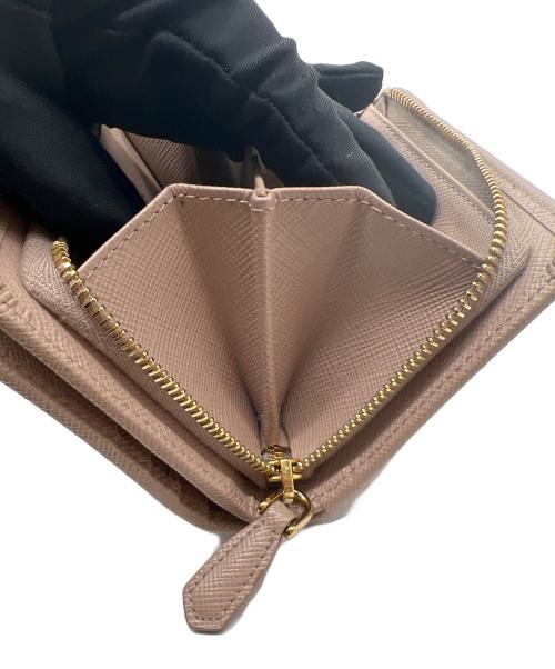 PRADA（プラダ）PRADA (プラダ) 2つ折り財布 ベージュの古着・服飾アイテム