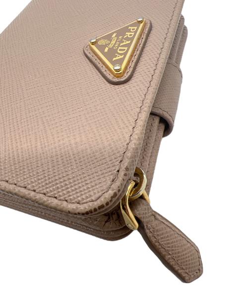 PRADA（プラダ）PRADA (プラダ) 2つ折り財布 ベージュの古着・服飾アイテム