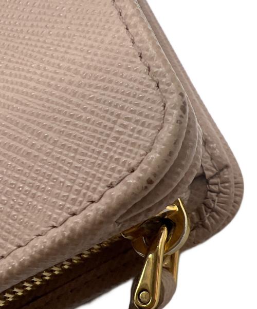 PRADA（プラダ）PRADA (プラダ) 2つ折り財布 ベージュの古着・服飾アイテム