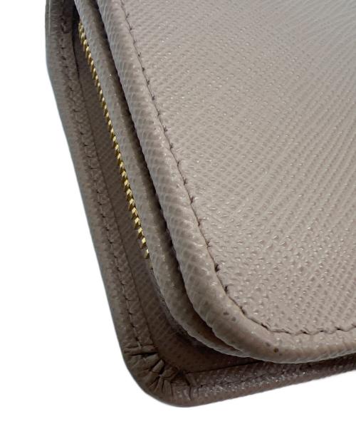 PRADA（プラダ）PRADA (プラダ) 2つ折り財布 ベージュの古着・服飾アイテム