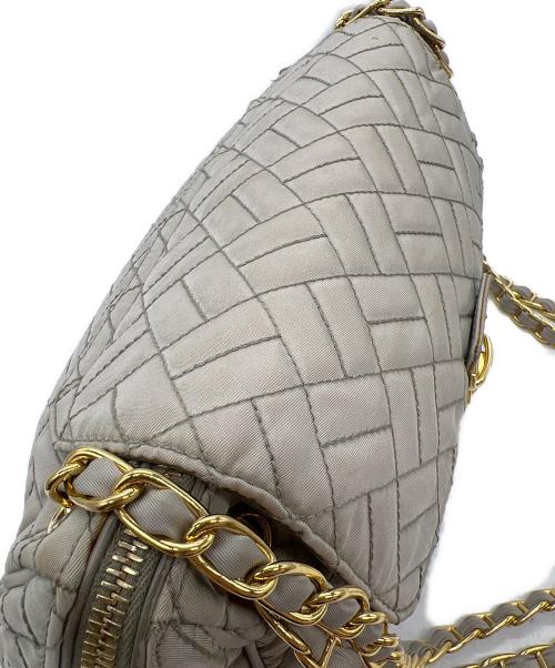 PRADA（プラダ）PRADA (プラダ) キルティングチェーンショルダーバッグ ベージュの古着・服飾アイテム