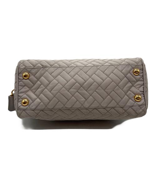 PRADA（プラダ）PRADA (プラダ) キルティングチェーンショルダーバッグ ベージュの古着・服飾アイテム