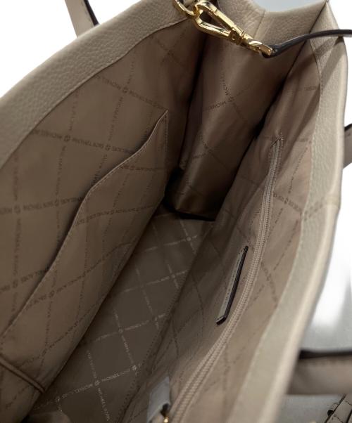 MICHAEL KORS（マイケル・コース）MICHAEL KORS (マイケル・コース) 2WAYバッグ ベージュの古着・服飾アイテム