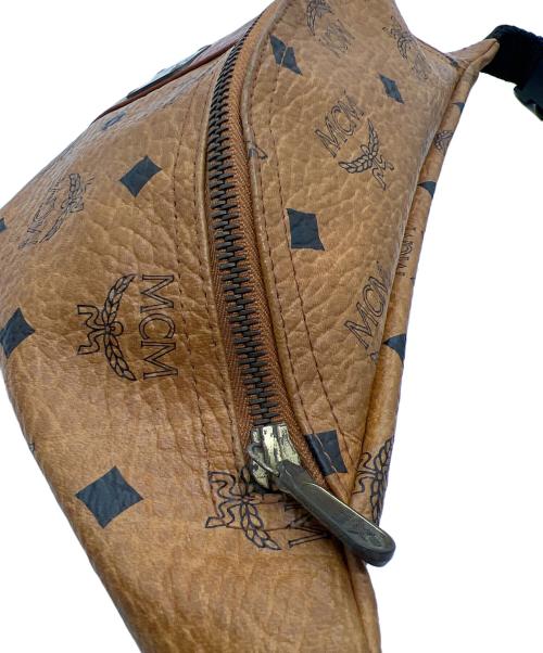 MCM（エムシーエム）MCM (エムシーエム) ショルダーポーチ ブラウンの古着・服飾アイテム