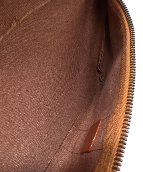 MCM（エムシーエム）MCM (エムシーエム) ショルダーポーチ ブラウンの古着・服飾アイテム