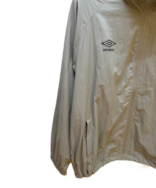 UMBRO（アンブロ）UMBRO (アンブロ) ナイロンジャケット ベージュ サイズ:L 未使用品の古着・服飾アイテム
