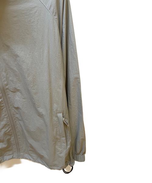 UMBRO（アンブロ）UMBRO (アンブロ) ナイロンジャケット ベージュ サイズ:L 未使用品の古着・服飾アイテム