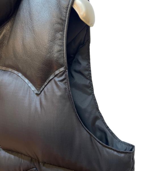 BEAMS（ビームス）BEAMS (ビームス) RockyMountainFeatherBed (ロッキーマウンテンフェザーベッド) ダウンベスト ブラック サイズ:36の古着・服飾アイテム
