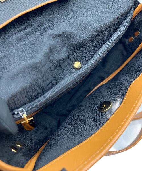 Yves Saint Laurent（イヴサンローラン）Yves Saint Laurent (イヴサンローラン) ショルダーバッグ ブラック×ブラウンの古着・服飾アイテム