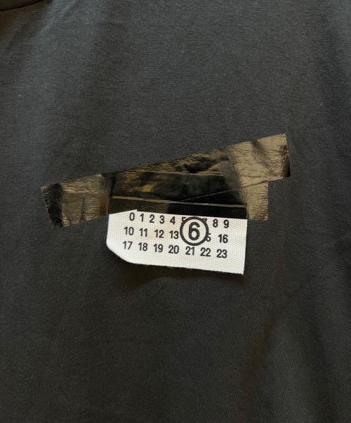 MM6 Maison Margiela（エムエムシックスメゾンマルジェラ）MM6 Maison Margiela (エムエムシックスメゾンマルジェラ) テープドラベルTee ブラック サイズ:Sの古着・服飾アイテム