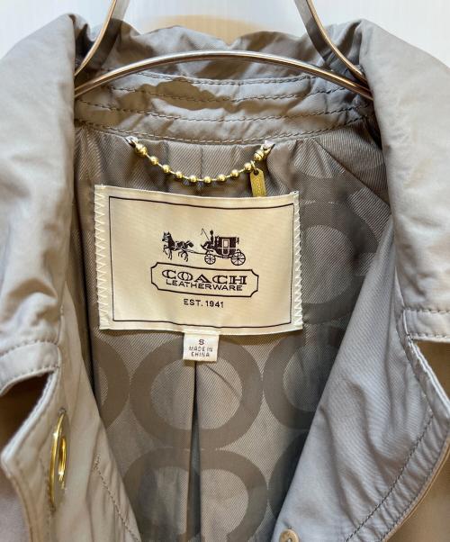COACH（コーチ）COACH (コーチ) ショートトレンチコート グレー サイズ:Sの古着・服飾アイテム