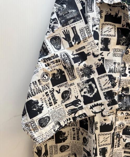 LEVI'S（リーバイス）LEVI'S (リーバイス) UNIVERSAL MONSTER 半袖シャツ ホワイト×ブラック サイズ:M 未使用品の古着・服飾アイテム