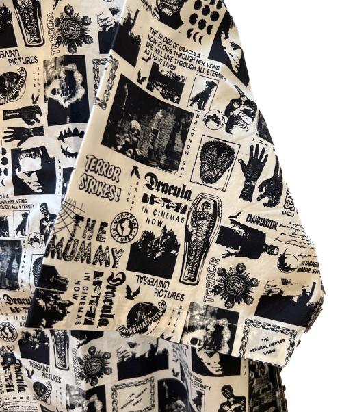 LEVI'S（リーバイス）LEVI'S (リーバイス) UNIVERSAL MONSTER 半袖シャツ ホワイト×ブラック サイズ:M 未使用品の古着・服飾アイテム