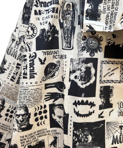 LEVI'S（リーバイス）LEVI'S (リーバイス) UNIVERSAL MONSTER 半袖シャツ ホワイト×ブラック サイズ:M 未使用品の古着・服飾アイテム