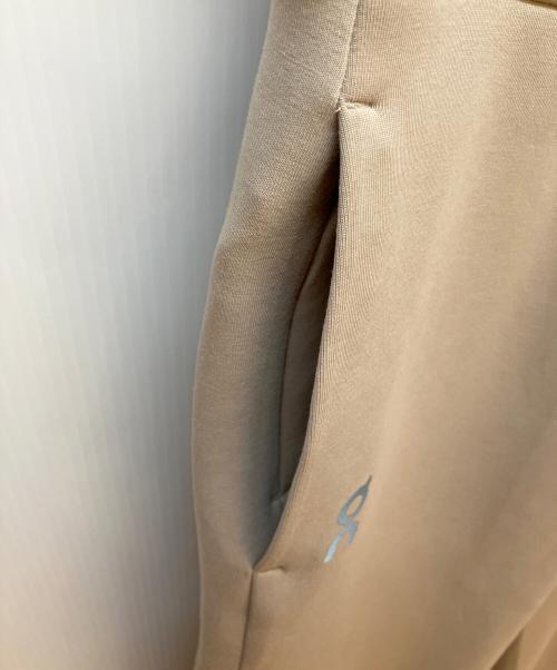 on（オン）on (オン) Focus Tech Sweatpants ベージュ サイズ:S 未使用品の古着・服飾アイテム