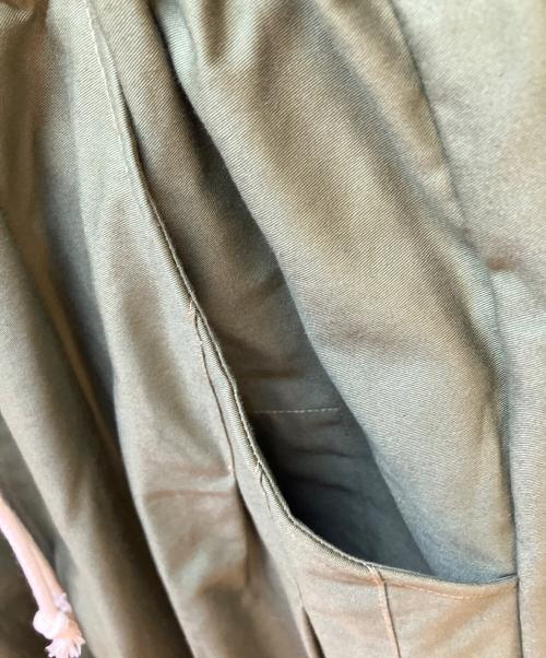 WANTHEM（ワンセム）WANTHEM (ワンセム) LOOSE SHIFT PLEATED PANT グリーン サイズ:SIZE 2の古着・服飾アイテム