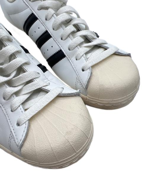 adidas（アディダス）adidas (アディダス) ローカットスニーカー ホワイト×ブラック サイズ:27の古着・服飾アイテム