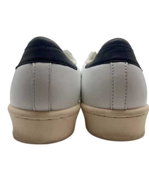 adidas（アディダス）adidas (アディダス) ローカットスニーカー ホワイト×ブラック サイズ:27の古着・服飾アイテム