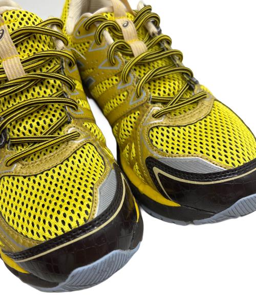 asics（アシックス）asics (アシックス) ローカットスニーカー イエロー×ブラウン サイズ:27の古着・服飾アイテム