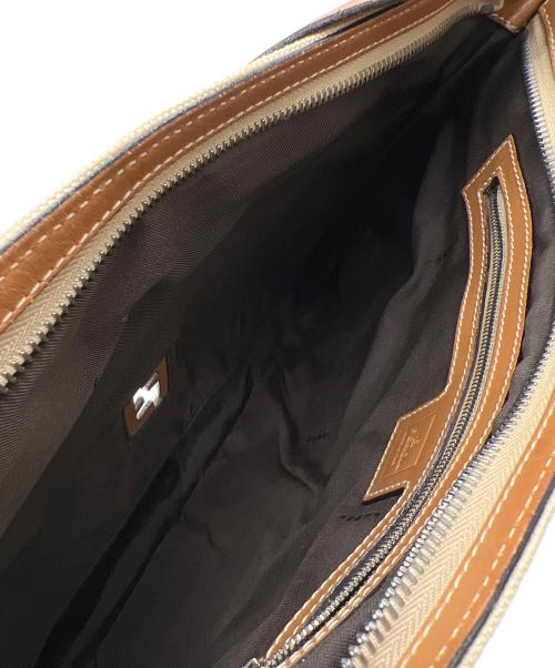 FENDI（フェンディ）FENDI (フェンディ) ショルダーバッグ アイボリーの古着・服飾アイテム