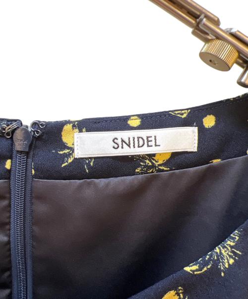 Snidel（スナイデル）Snidel (スナイデル) ノースリーブ・キャミソールワンピース ブラック×イエローの古着・服飾アイテム
