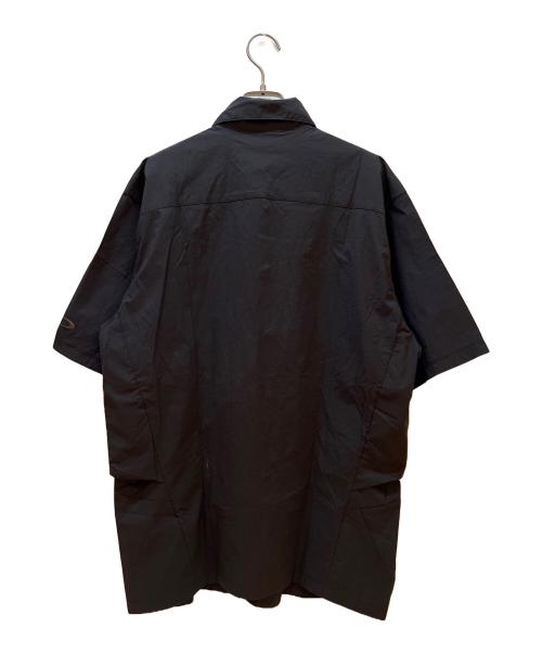 OAKLEY（オークリー）OAKLEY (オークリー) 半袖シャツ ブラック サイズ:Mの古着・服飾アイテム