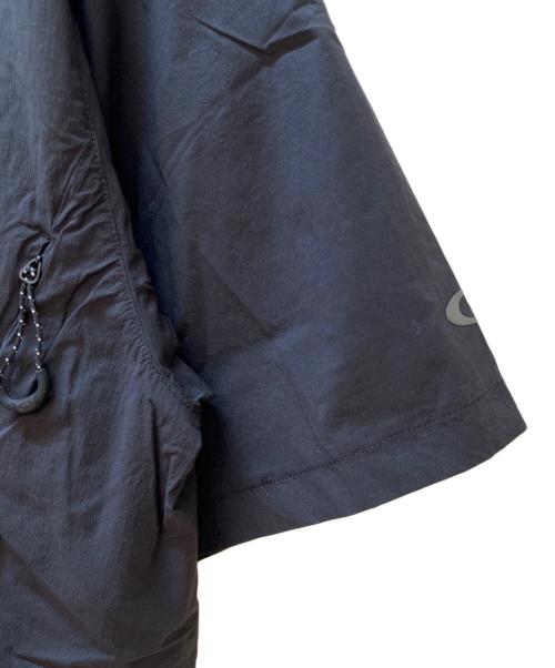 OAKLEY（オークリー）OAKLEY (オークリー) 半袖シャツ ブラック サイズ:Mの古着・服飾アイテム