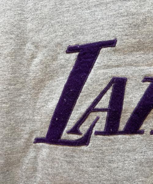 Majestic（マジェスティック）Majestic (マジェスティック) LAKERS (レイカーズ) クルーネックスウェット グレー サイズ:2XLの古着・服飾アイテム